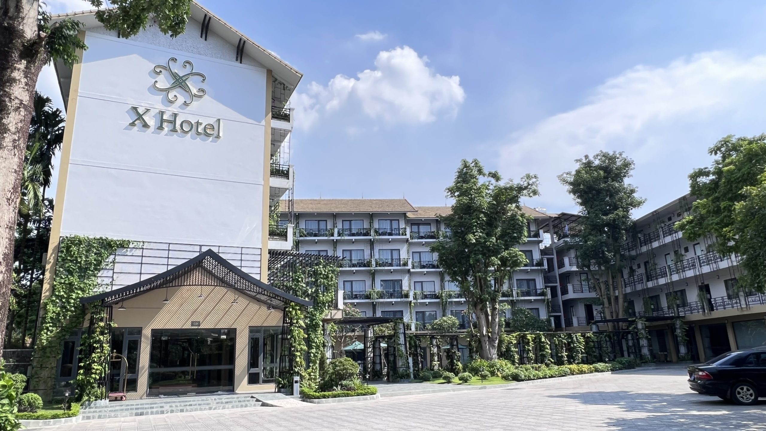 Khôpng gian khách sạn X Hotel, Ý nghĩa tên khách sạn X Hotel