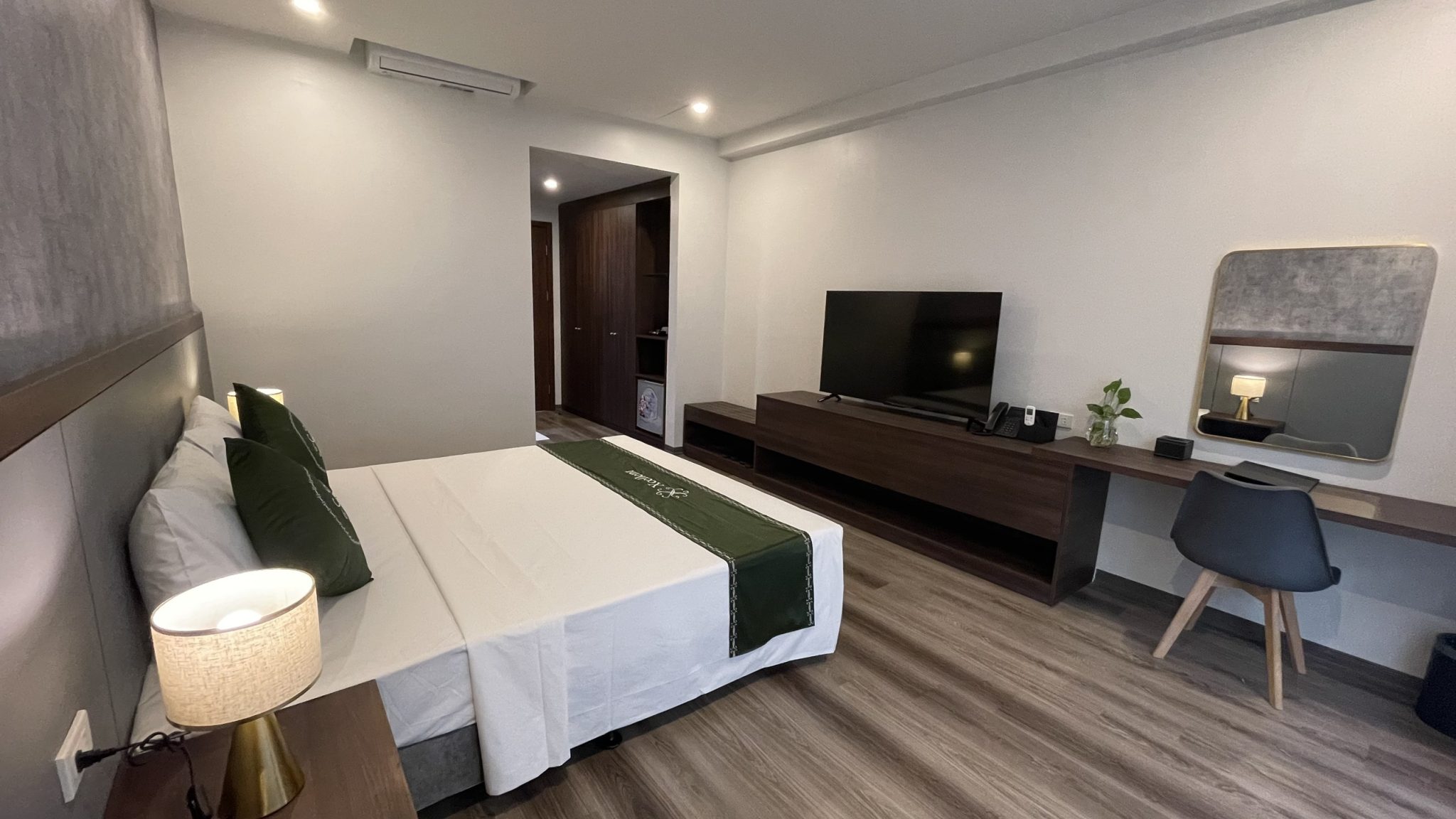 Khách sạn Xhotel